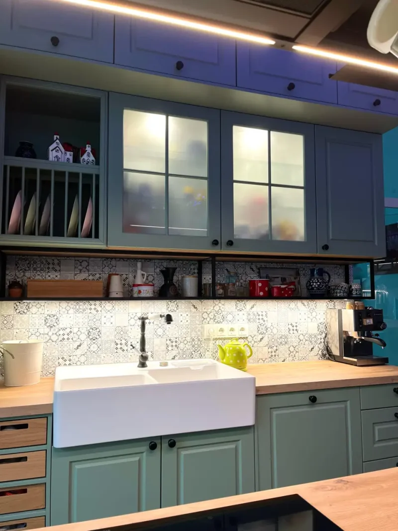 Detailbild des hellen Spülsteines