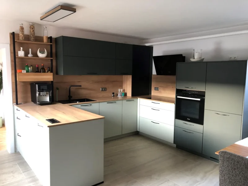 Offene Eleganz trifft auf durchdachte Funktion – eine Küche zum Wohlfühlen