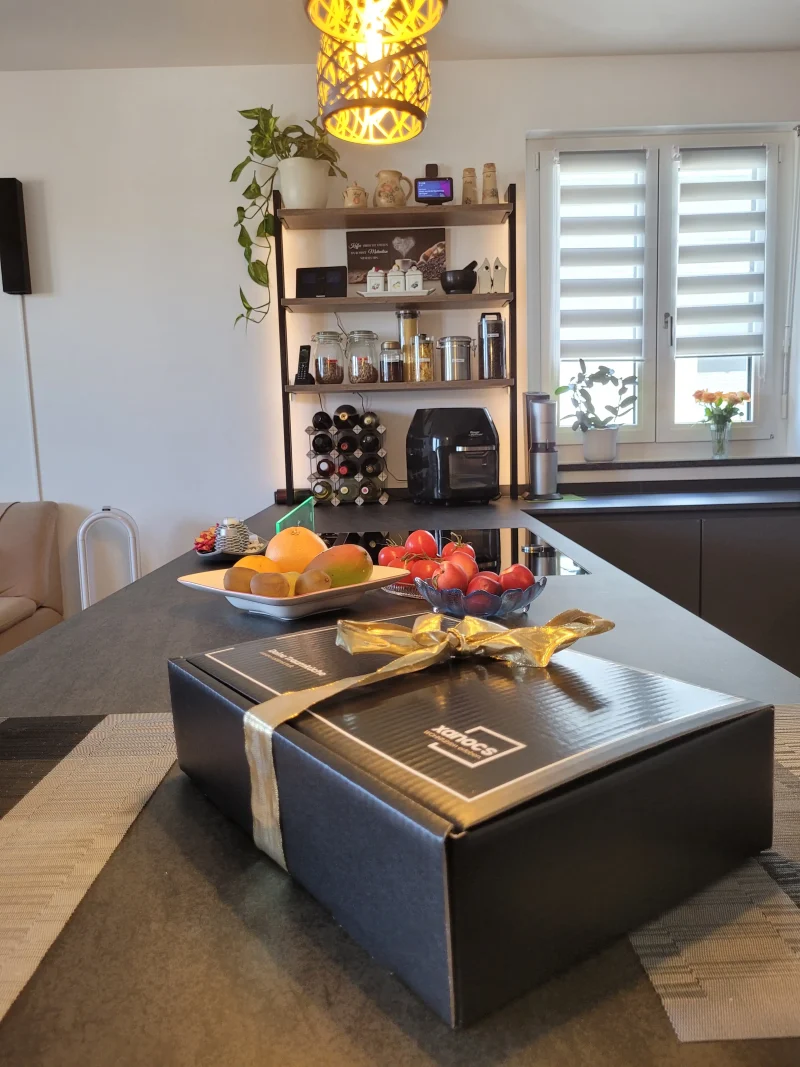 Detailansicht des integrierten Wandregales