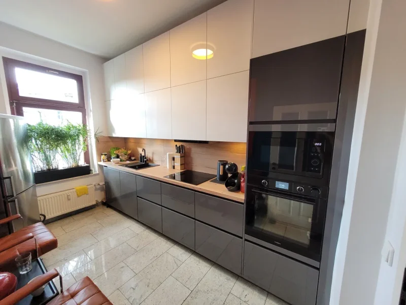 Kleine Küche – großes Stauraumwunder