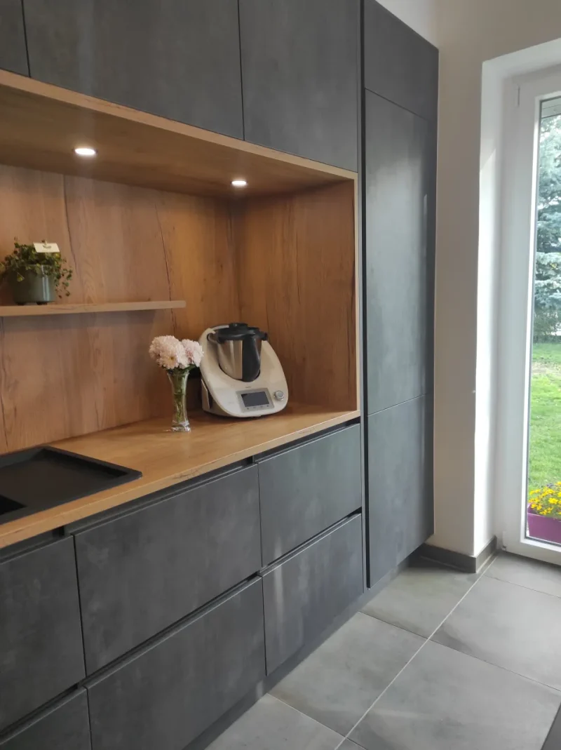 Detailansicht auf die Koch und Gerätenische mit Fokus auf den Thermomix