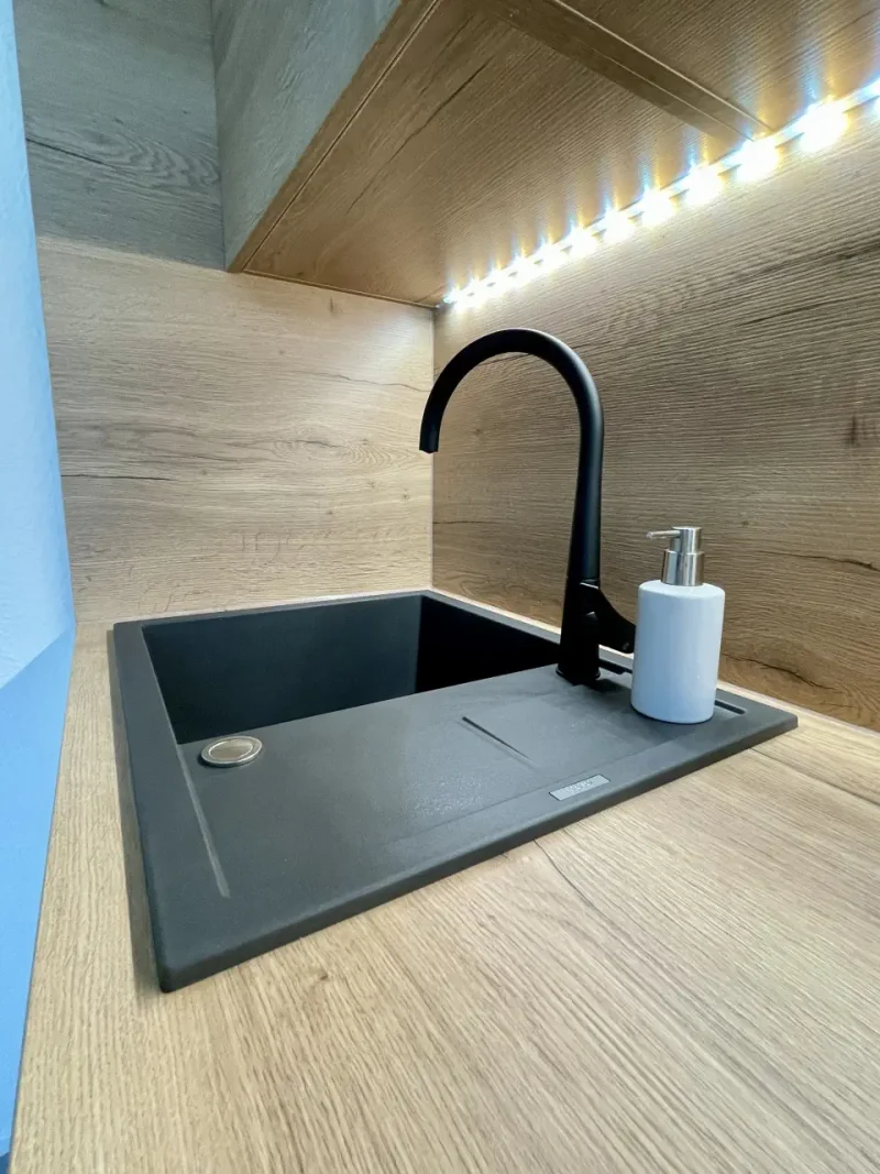 Detailansicht der eingebauten Spüle